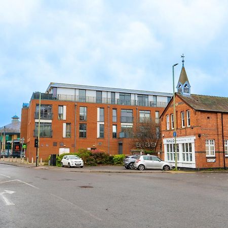 The Regency Suite - Modern 2-Bed 1-Bath Apartment Chertsey Exterior photo