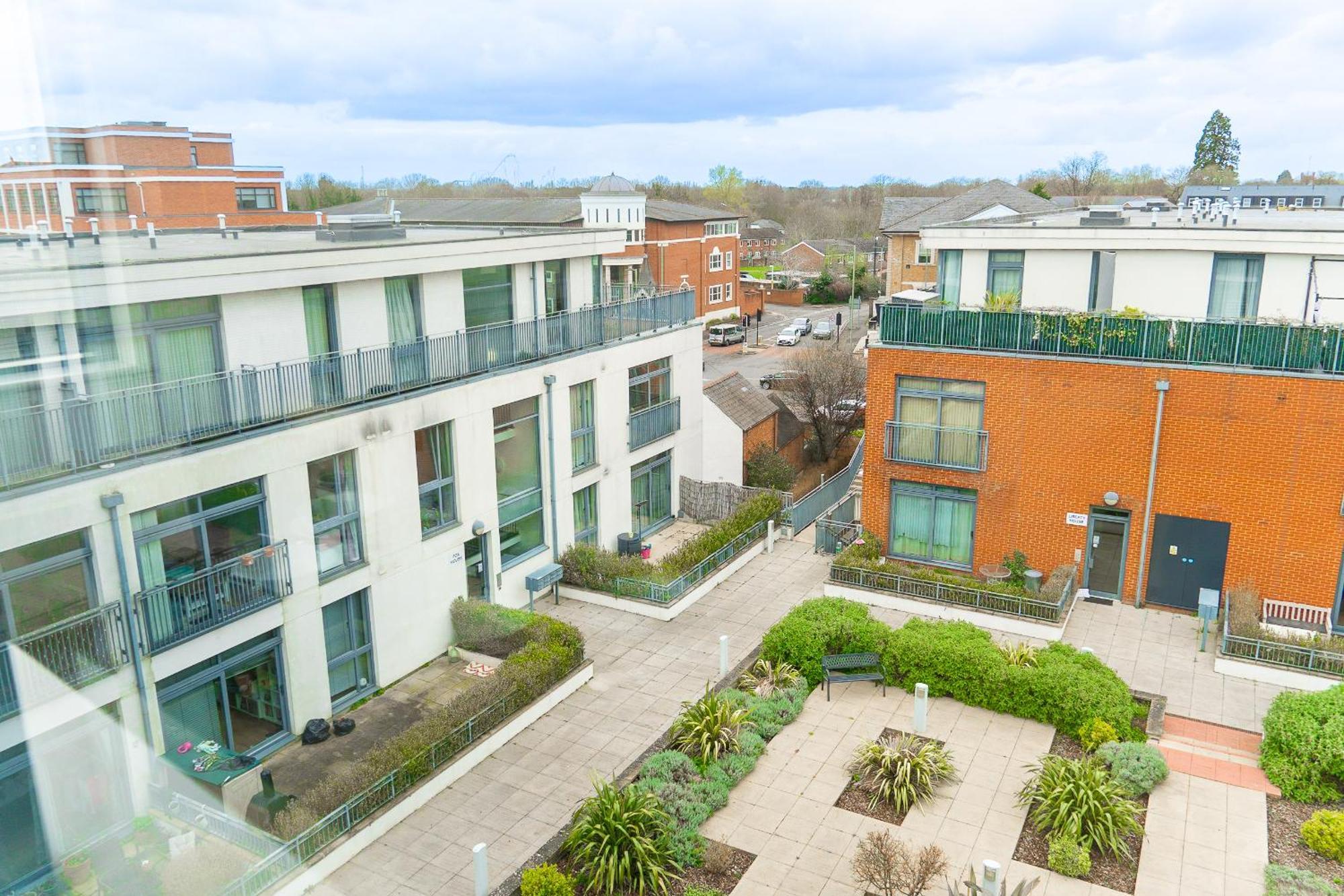 The Regency Suite - Modern 2-Bed 1-Bath Apartment Chertsey Exterior photo