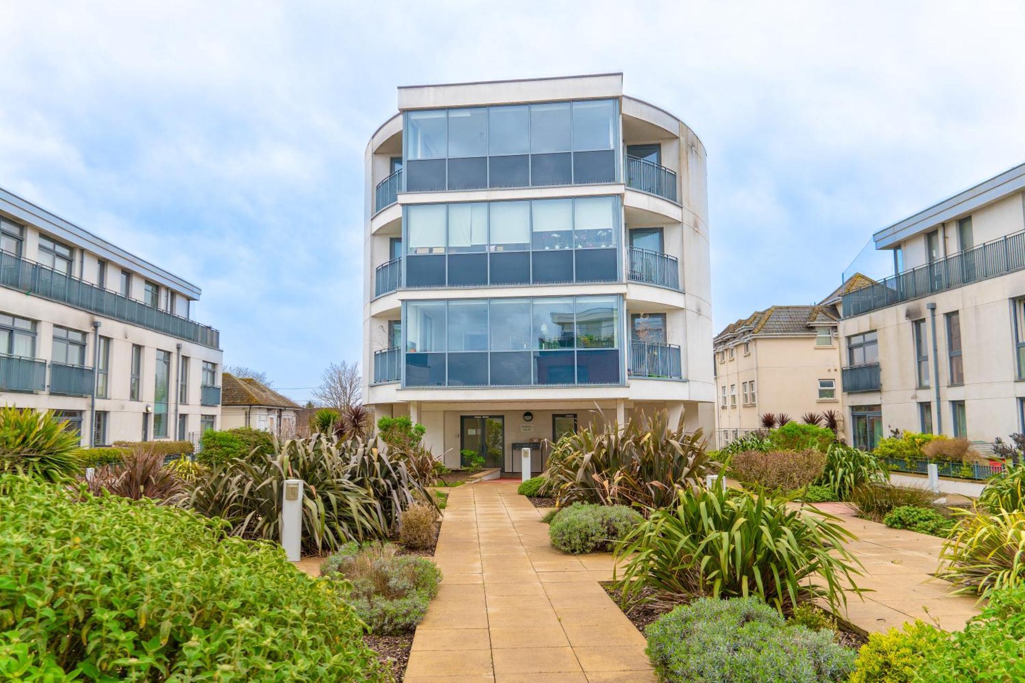 The Regency Suite - Modern 2-Bed 1-Bath Apartment Chertsey Exterior photo
